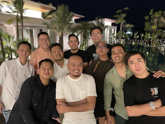 Galeri Tom Liwafa Jaga Anak Vanessa Angel, Crazy Rich Tom Liwafa Hobi Berbagi