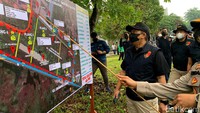 Jaminan kredit yang digunakan adalah dana rekening giro dan rekening deposito, namun tidak bisa dialihkan karena saat itu masih dalam status sita oleh kantor pajak.