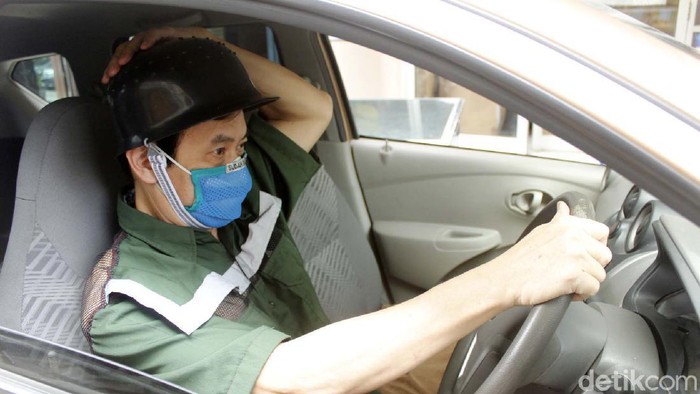 Ini Helm Anti Mengantuk Buatan Warga Bandung Inovator Simon Yudistra Sanjaya kembali membuat penemuan, kali ini ia membuat Helm Anti Mengantuk. Begini bentuknya.