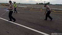 Salah satu tujuannya, petugas membuat sketsa kecelakaan tersebut.