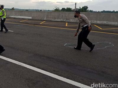 Polisi Lakukan Olah TKP di Lokasi Kecelakaan Maut Vanessa Angel
