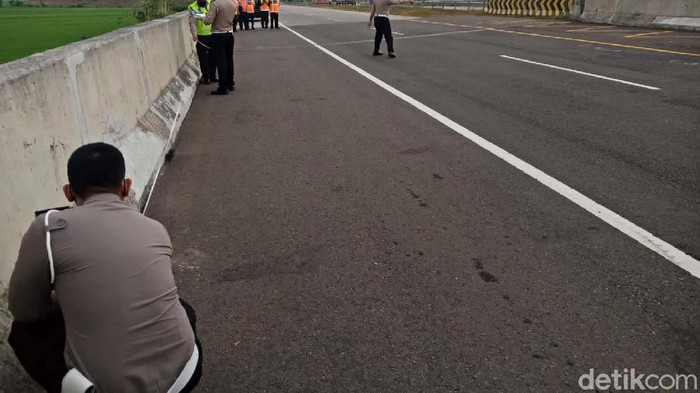 Ini Lokasi Kecelakaan Maut Vanessa Angel Polisi kembali mendatangi lokasi kecelakaan maut Vanessa Angel (27) dan suaminya, Bibi Andriansyah (31). Salah satu tujuannya, untuk membuat sketsa kecelakaan tersebut.