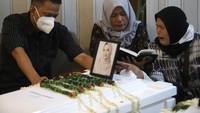 Keluarga terus mendoakan jenazah Vanessa Angel dan Bibi Ardiansyah. Foto: Palevi/detikcom
