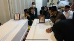 Tangis Keluarga Melihat Peti Jenazah Vanessa Angel dan Bibi