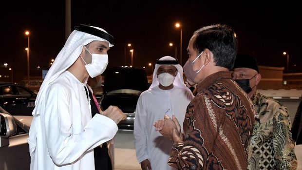 Presiden Jokowi dan rombongan bertolak untuk kembali ke tanah air dari Bandara Internasional Al Maktoum, Dubai, Persatuan Emirat Arab (PEA), dengan menggunakan pesawat Garuda Indonesia berkode GIA-1 sekitar pukul 21.35 waktu setempat (WS) atau Jumat, 5 November 2021 pukul 00.35 WIB. (Biro Pers Sekretariat Presiden/Kris)