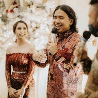 Sebelum melamar Clairine Clay secara resmi, Joshua sendiri telah lebih dulu melamar secara pribadi pada Maret 2021. Momen lamaran tersebut pun kemudian dibagikan ke media sosial masing-masing. Foto: Instagram.com/jojosuherman, bareodds