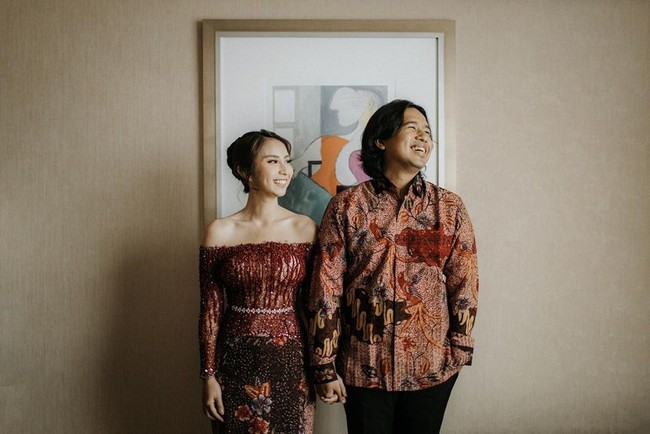 Sebelum memutuskan untuk melangkah ke jenjang yang lebih serius, Joshua Suherman dan Clairine Clay sudah menghabiskan waktu pacaran selama kurang lebih 3 tahun. Rencananya pernikahan keduanya akan berlangsung di akhir tahun 2021. Foto: Instagram.com/jojosuherman, bareodds