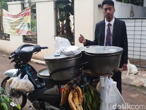 Jual Ikan Bandeng Pakai Jas, Kevin Mengaku Banyak Fans