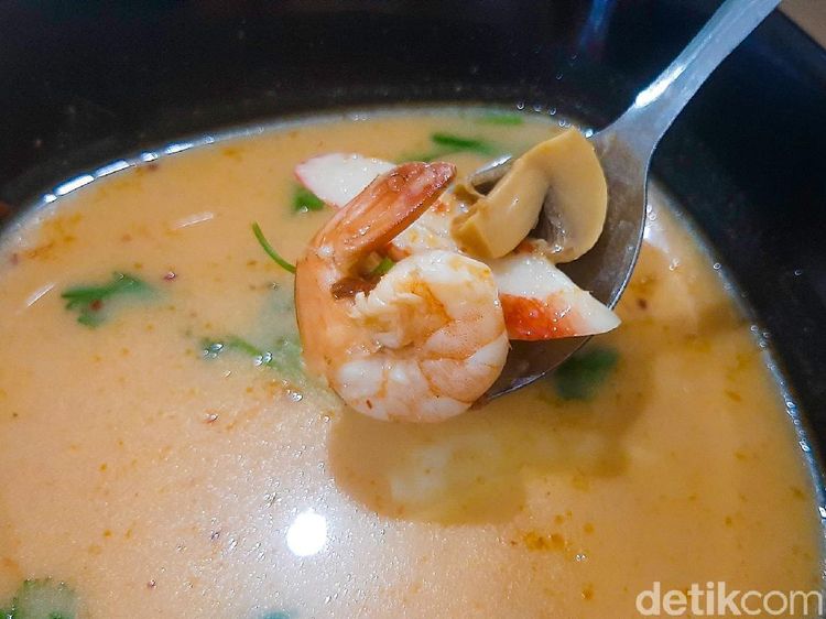 Bisa Cicip Tom Yum Udang dan Som Tam Mangga yang Asam Segar di Panglima Polim