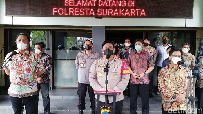 Kapolresta Solo Kombes Ade Safri Simanjuntak jumpa pers penetapan tersangka kasus Diksar Menwa, Jumat (5/11/2021).
