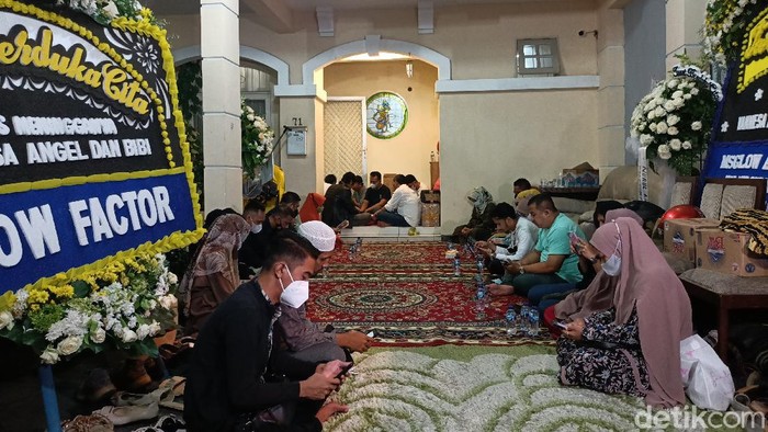Keluarga gelar tahlinan untuk Vanessa Angel dan suami