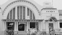 Selama 275 tahun, Gedung Filateli sempat direnovasi atau dipugar terutama di tahun 1912. Kemudian gedung ini dipugar kembali di tahun 2021, untuk dijadikan ruang kreatif yang diberi nama Pos Bloc Jakarta. Foto: detikFood/National Archive