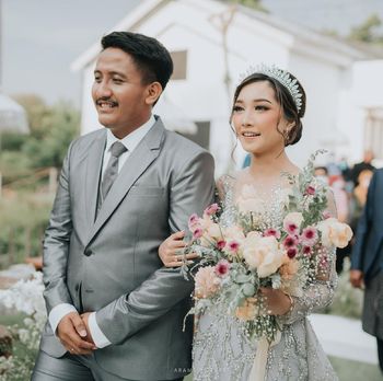 Kisah viral wanita yang mengadakan acara pernikahan dan wisuda online dalam waktu yang bersamaan.