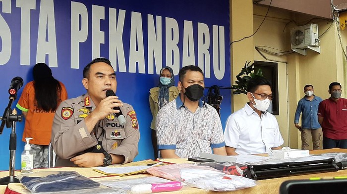 Konferensi pers di Pekanbaru (Raja-detikcom)