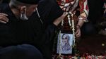 Lihat Lagi Prosesi Pemakaman Vanessa Angel-Bibi dalam Satu Liang Lahad
