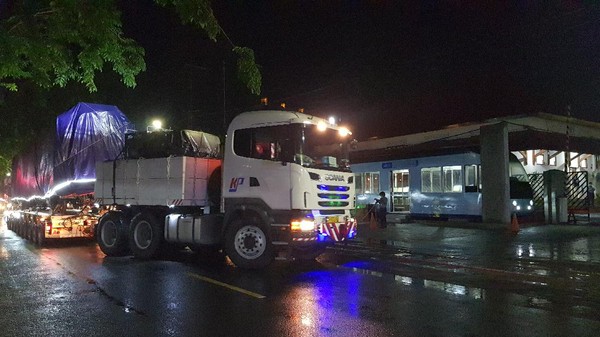 Penampakan Kereta LRT Jabodebek Pulang Kampung ke Madiun