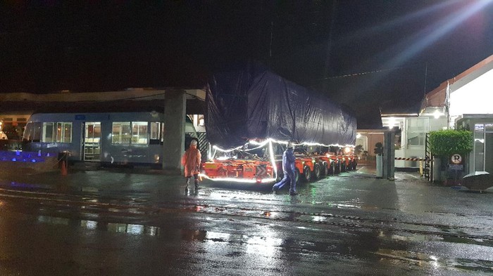 LRT Jabodebek yang Tabrakan di lintasan, diangkut ke Madiun LRT Jabodebek yang Tabrakan di lintasan, diangkut ke Madiun
