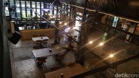 Ternyata banyak juga menu yang disediakan kedai ini, tidak hanya sekedar pilihan kopi saja. Bagi kamu yang ingin makan berat juga ada beberapa menu di sini.