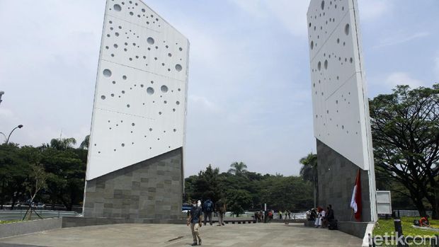 Ratusan nama nakes dan ASN asal Jabar terpampang di Monumen Perjuangan Pandemi COVID-19 di Bandung. Rencananya monumen itu akan diresmikan di Hari Pahlawan.