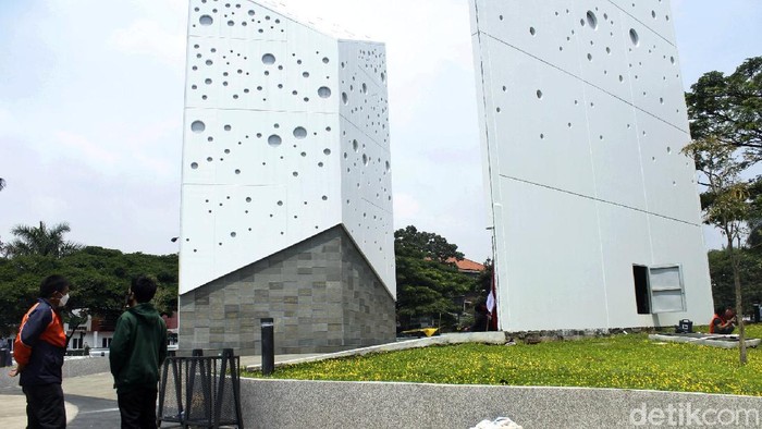 Ratusan nama nakes dan ASN asal Jabar terpampang di Monumen Perjuangan Pandemi COVID-19 di Bandung. Rencananya monumen itu akan diresmikan di Hari Pahlawan.