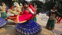 Diketahui, perayaan Diwali berlangsung selama lima hari. Ada berbagai kegiatan yang dilakukan oleh umat Hindu selama rangkaian perayaan ini. AP Photo/Rajesh Kumar Singh. 