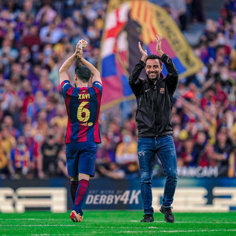 Meme Xavi Hernandez Pulang ke Barcelona untuk melatih