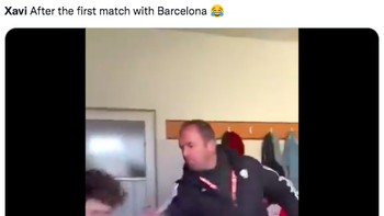 Ada lagi fans posting ini, suasana setelah laga pertama Barcelona bersama Xavi. Semua digampar! Masa sih? Foto: (Twitter)