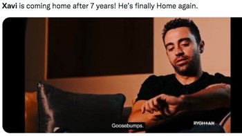 Xavi pulang ke Barcelona setelah 7 tahun pergi. Fans pun merinding... Foto: (Twitter)