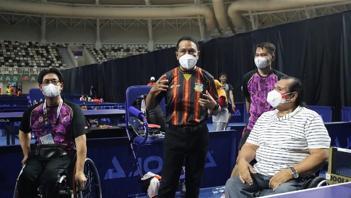 Menpora Zainudin Amali dan Ketua NPC Senny Marbun meninjau venue Peparnas 2020 Papua, Jumat (5/11/2021)