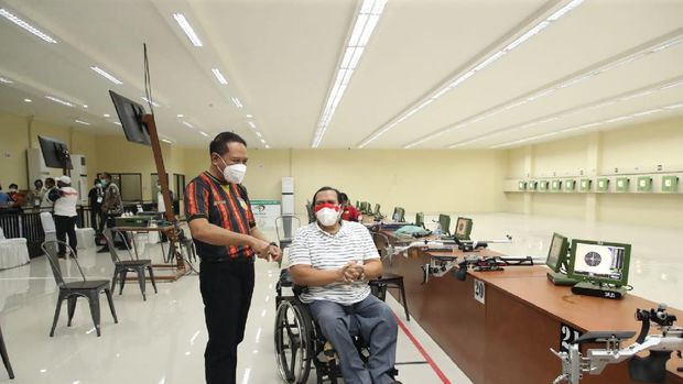 Menpora Zainudin Amali dan Ketua NPC Senny Marbun meninjau venue Peparnas 2020 Papua, Jumat (5/11/2021)