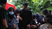 Seperti diketahui, Vanessa Angel dan Febri Ardiansyah mengalami kecelakaan tunggal di kilometer (Km) 673, Jawa Timur, Kamis (4/11/2021) pukul 12.36 WIB.