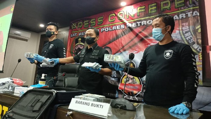 Niat Cari Modal Ternak Ayam, Warga Jakbar Tertipu Black Dollar