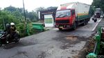Pak Sopir Waspada! Jembatan di Kawasan Klaten Ini Ambles
