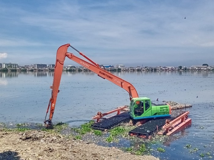 Pembersihan Waduk Pluit (Dok Dinas Lingkungan Hidup DKI Jakarta)
