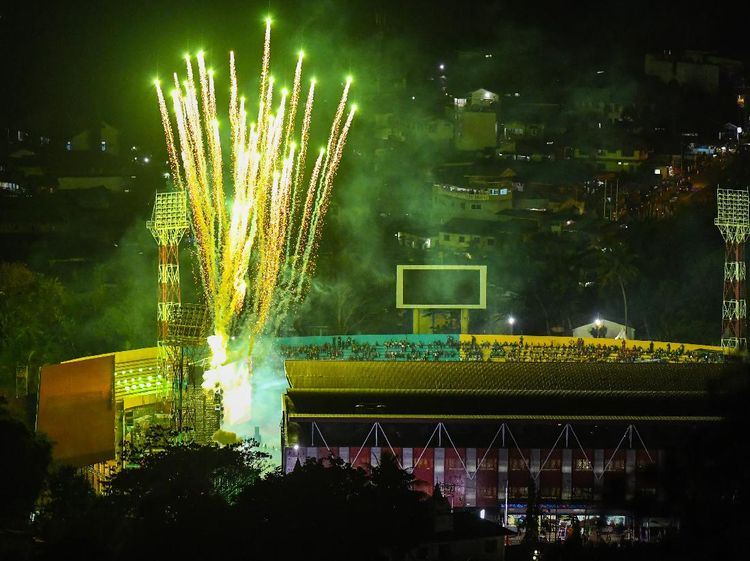 Pesta Kembang Api Meriahkan Pembukaan Peparnas Papua