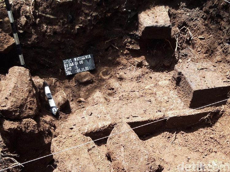 Foto: Penemuan Batu Abad ke-9 di Watu Genuk Boyolali
