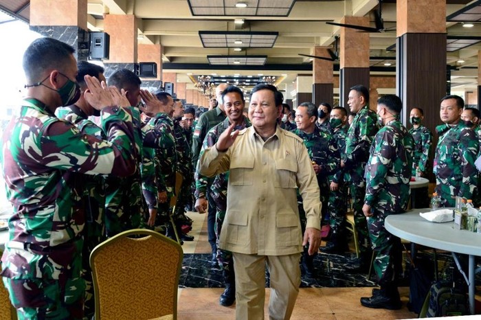 Prabowo Serahkan 75 Unit Kapal Produksi Lokal untuk Perkuat TNI AD