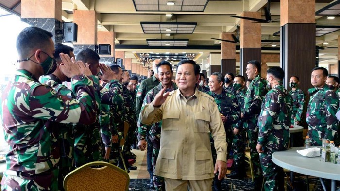Prabowo Serahkan 75 Unit Kapal Produksi Lokal untuk Perkuat TNI AD