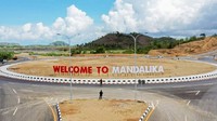 Setelah pembangunan sirkuit hampir rampung seutuhnya, Wakil Menteri BUMN I, Pahala Nugraha Mansury, bersama pihak terkait lainnya meluncurkan nama resmi sirkuit Mandalika, Pertamina Mandalika International Street Circuit. Dok. Kemenparekraf  