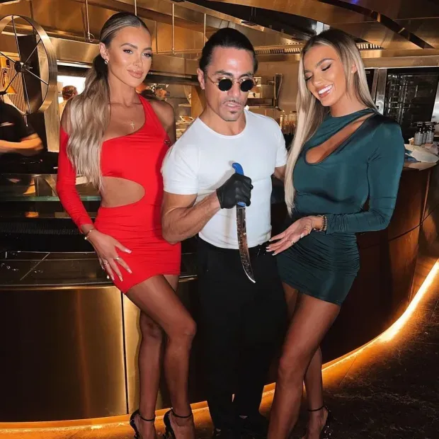 Banyak Dikeluhkan, Restoran Salt Bae Justru Dibela Selebgram Ini