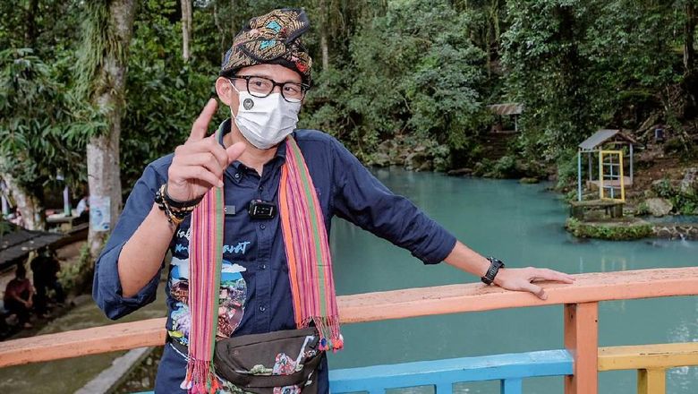 Sandiaga di Desa Wisata Sesaot, Lombok Barat Menparekraf Sandiaga Uno saat visitasi 50 desa wisata terbaik ADWI 2021 di Desa Sesaot Kecamatan Narmada, Kabupaten Lombok Barat, Nusa Tenggara Barat, Rabu (3/11/2021)