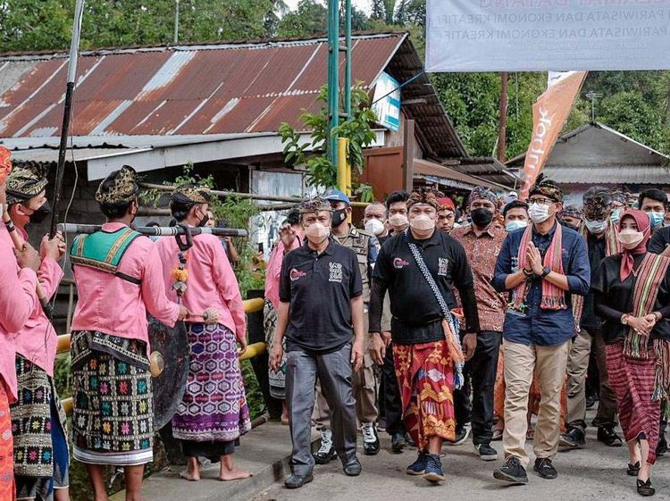 Sandiaga Kunjungi Desa Wisata Bonjeruk
