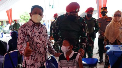 Serbuan Vaksinasi untuk Pelajar di SMPN 25 Kota Serang