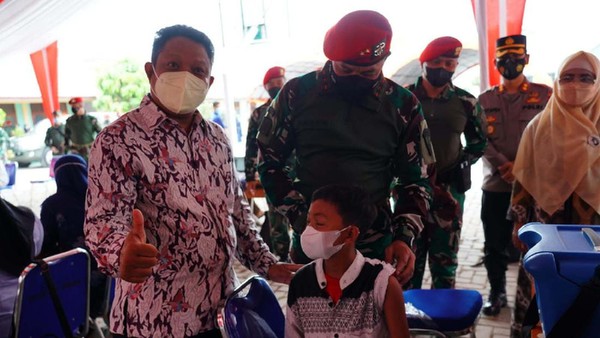 Serbuan Vaksinasi untuk Pelajar di SMPN 25 Kota Serang