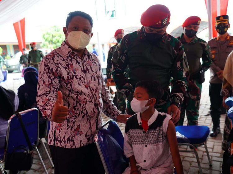 Serbuan Vaksinasi untuk Pelajar di SMPN 25 Kota Serang