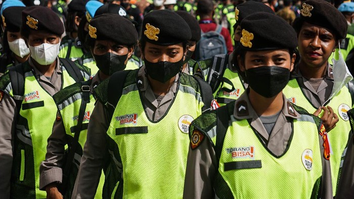 Sebanyak 1.120 aparat gabungan TNI-Polri dikerahkan untuk amankan pembukaan Peparnas XVI Papua. Diketahui, acara pembukaan Peparnas Papua akan digelar hari ini.