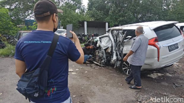 vanessa angel tewas kecelakaan di tol jombang