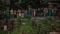 Prosesi pemakaman Vanessa Angel dan Bibi Ardiansyah ini pun menarik perhatian masyarakat.