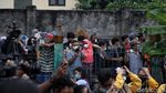 Warga Ramai-ramai Saksikan Prosesi Pemakaman Vanessa Angel dan Bibi