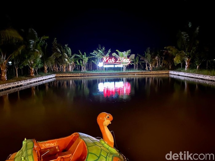 Warung apung mak lika Nyam! Asam Pedas Gulai Ikan Kakap Putih di Warung Apung Mak Lika